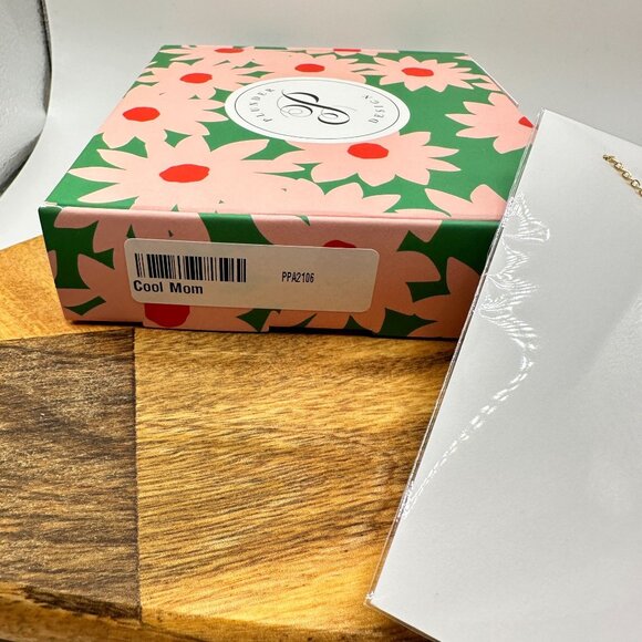 Plunder Design Gold-Plated "Cool Mom" Necklace With Floral Gift Box - Picture 6 of 6